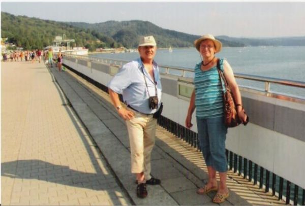 Korona zapory udostępniona jest dla ruchu pieszego, na jezioro i okalające go wzniesienia piękny widok się roztacza, akwen do uprawiania wędkarstwa i żeglarstwa