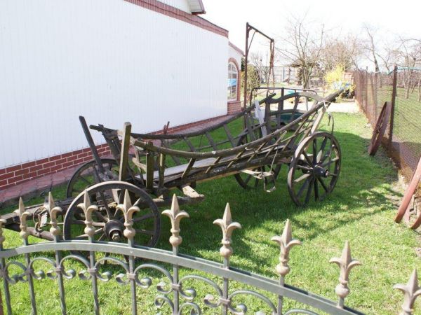 Stary wóz,  Dębołeka - kwiecień 2011