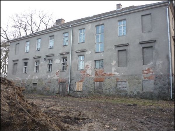 Wschodnia część pałacu zbudowanego w 1739r.