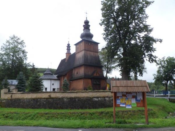 drewniany zabytkowy kościółek na Szlaku Architektury Drewnianej, wybudowany  w 1520r., jednonawowy z wieżą nakrytą hełmem cebulowym, malowidła z XVIw., krucyfik