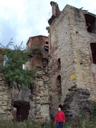 ruiny kościoła w zespole klasztornym karmelitańskim - pewnie dziś stan ten prezentuje się jako dużo bardziej zadawalający, ogrom prac wykonano i będą prowadzone