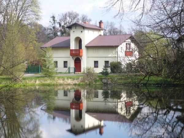 Rudy Raciborskie - biały domek