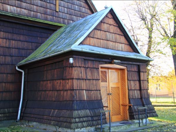 Drewniany kościół pw. śś. Piotra i Pawła w Medyce . Wybudowany w 1607 roku. W 1850 r. gruntownie przebudowany. W 1880 r. zmodyfikowano bryłę kościoła poprzez "