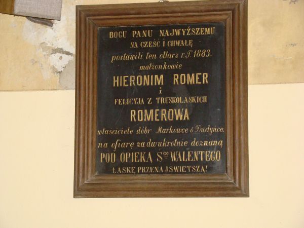tablica fundacyjna ołtarza św. Walentego przez Hieronima Romera i Felicję z Truskolaskich 1883.
