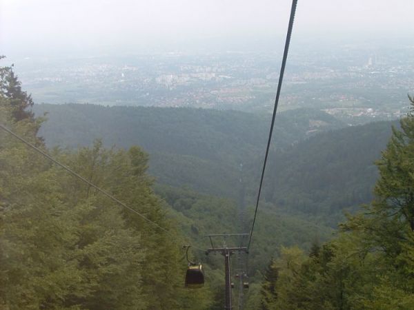 Widok z wagonika kolejki na Szyndzielnię