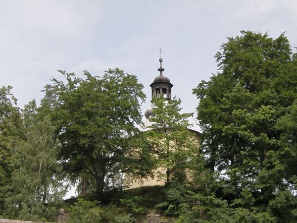 Kaplica Św. Anny  na wzgórzu /widok z szosy?