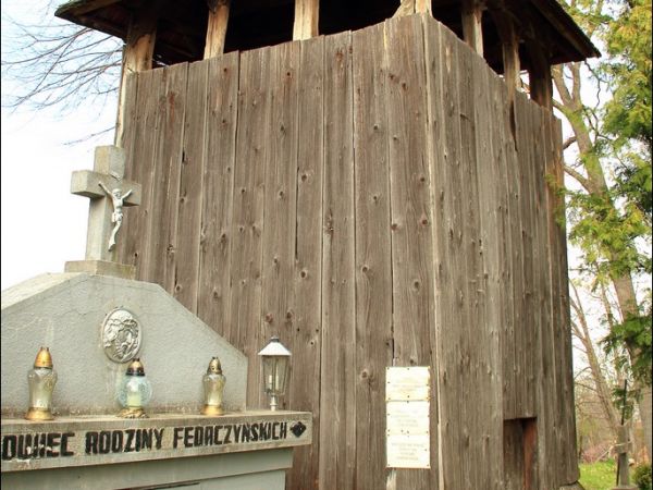 Cerkiew Wniebowstąpienia Pańskiego w Kruhelu Wielkim . Jest jedną z najstarszych cerkwi w Polsce. Wybudowana na pewno przed 1630 rokiem.