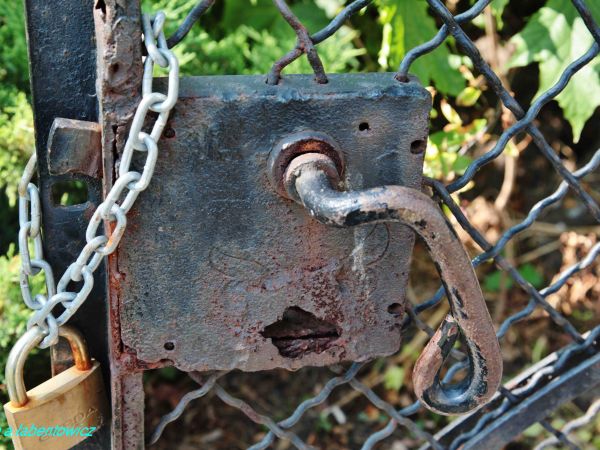 STARE  I  NOWE  ZAMKNIĘCIE