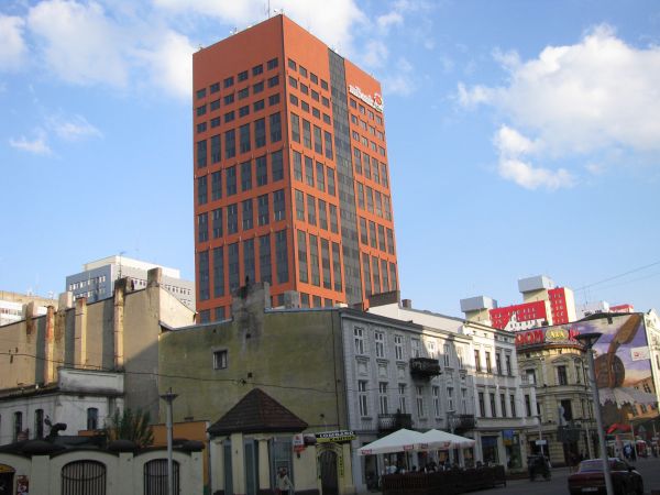 Zdeżenie dwóch kultur, zabytkowej i współczsnej w Łodzi