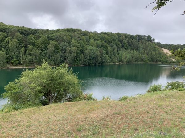 Jezioro Turkusowe w deszczowy dzień