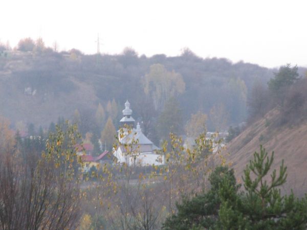 ze wzgórza Marymont - dawniej: Góra Maryi - widok na: cerkiew parafialną,  pierwotnie greckokatolicką, obecnie prawosławną pw. św. Michała Archanioła  zbudowaną