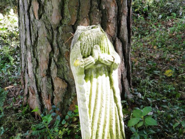 Zabytkowy cmentarz grecko-katolicki w Gorajcu . Na cmentarzu znajduje się kaplica grobowa  rodziny  Brunickich  , właścicieli okoloicznych ziem.  Znajduje się n