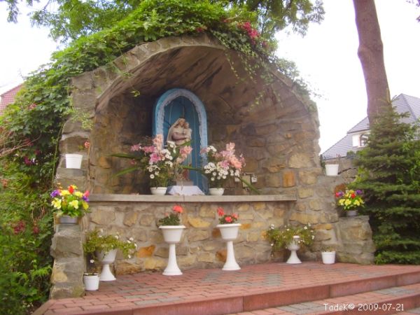 oraz kamienna gotycka pieta z połowy XV wieku