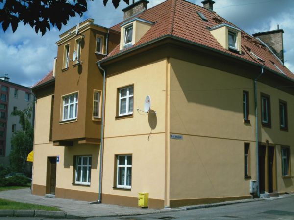 Róg ul. Jana Styki i ul. Przyzamcze.