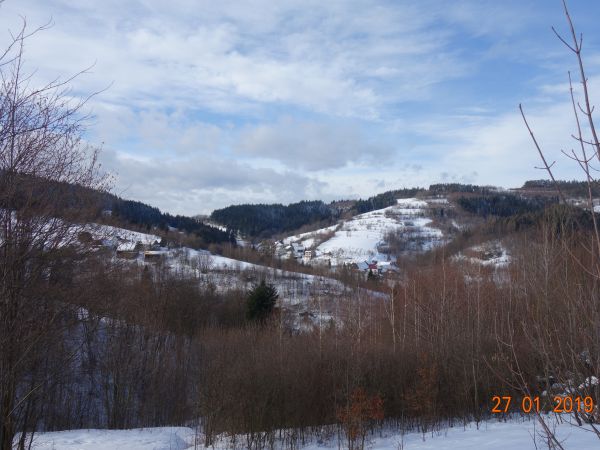 Stoki Bieńkowskiego Działu i Krowiej Góry. Górna część Harbutowic.Widok z Chodnikowa.