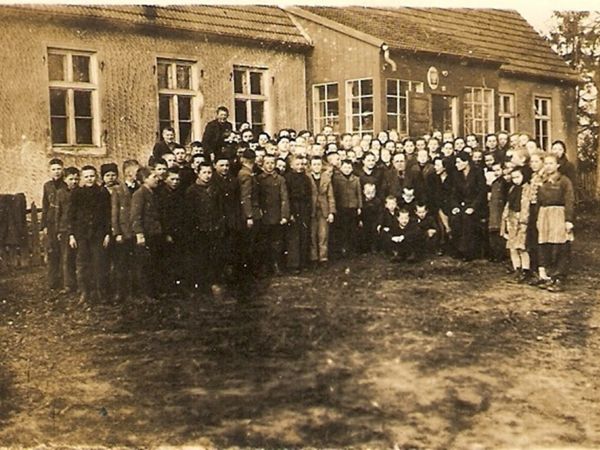 Szkoła w Karwinie rok 1953