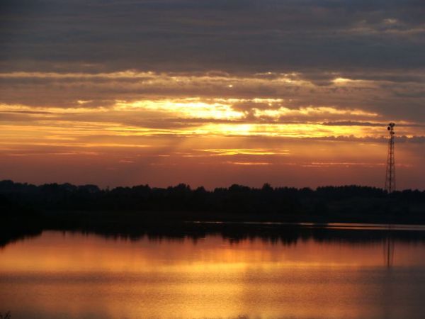 Zachód słońca nad jeziorem Ławki