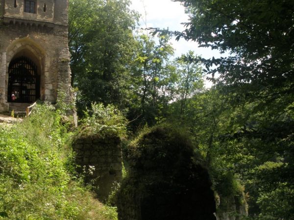 Zamek został zastawiony za czasów Władysława Jagiełły, co miało związek z wydzieleniem starostwa ojcowskiego, dzierżawionego kolejno przez Szafrańców z Pieskowe