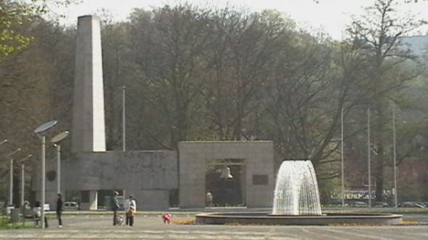 "Dzwon Pokoju" na Placu Grunwaldzkim.