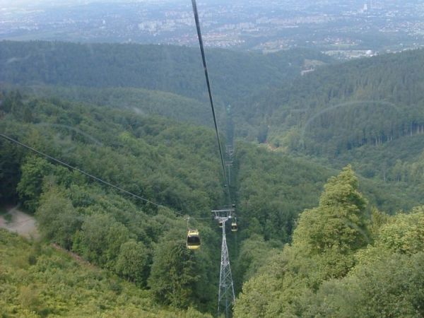 Widok z kolejki gondolowej na Szyndzielnię
