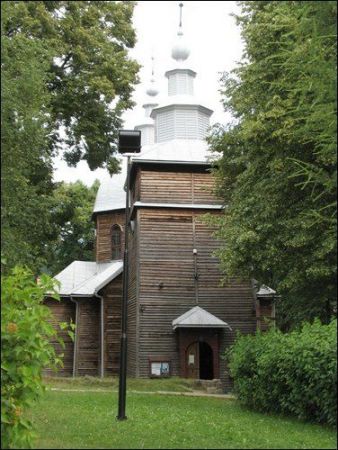 Muszyna Złockie. Drewniana cerkiew p.w. św. Demetriusza Rycerza i Męczennika, zbudowana w latach siedemdziesiątych XIX w. Wewnątrz bardzo dobrze zachowany ikono