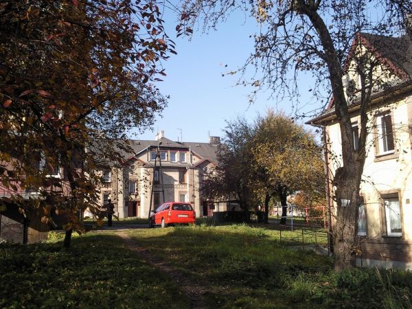 Stare osiedle robotnicze przy ulicy Legionów