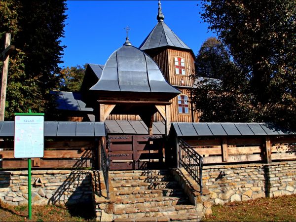 Cerkiew Opieki Matki Bożej w Młynach. Wybudowana pod koniec XVII wieku.  Obecnie Kościół filialny rzymskokatolickiej parafii w Korczowej. W latach 1852-70  prob