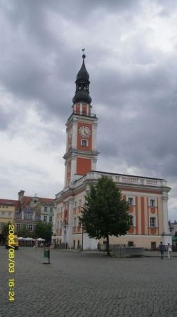 Leszno - ratusz - widok od ulicy Wolności