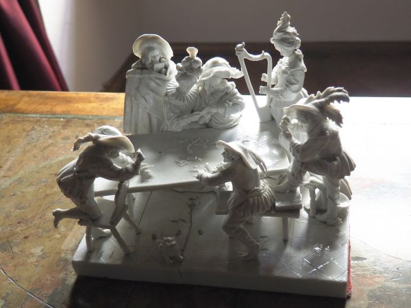 wśród eksponatów prezentowanych w komnatach i salonach zamkowych.