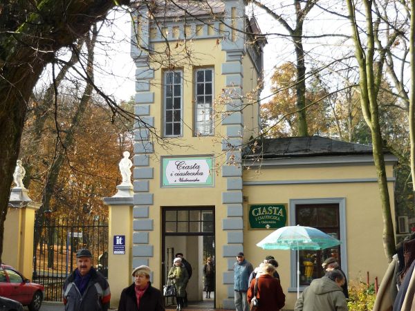 Jedno z wejść do Parku Zdrojowego.