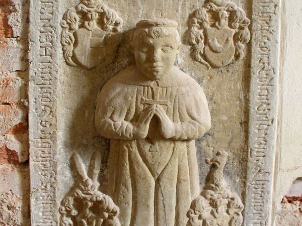 Wiekowe plaskorzeźby