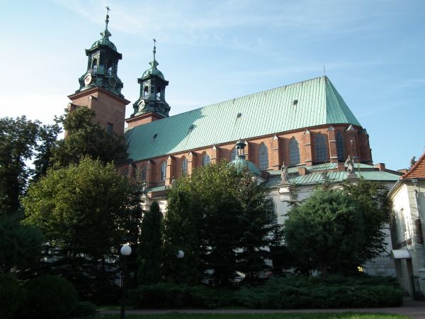 Katedra Gnieżnieńska, Na wzgórzu Lecha