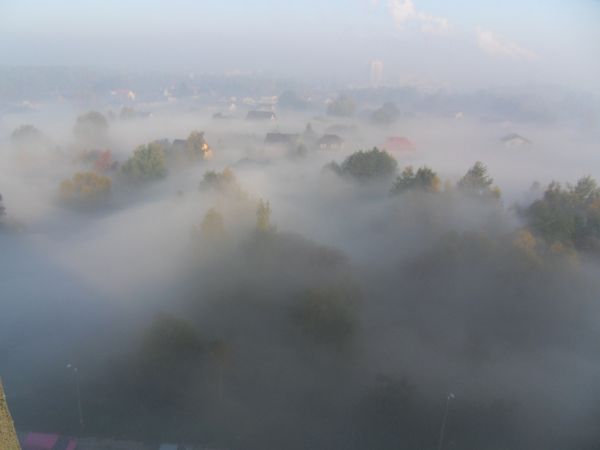 Mglisty niedzielny poranek nad Orzepowicami.