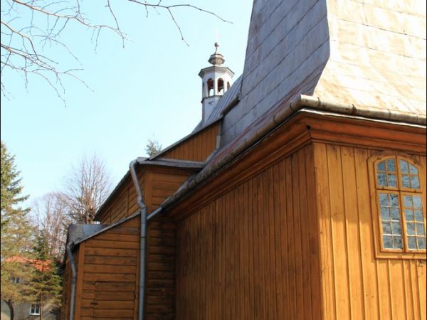 Kościół filialny pw. św. Jana Chrzciciela wzniesiony zapewne ok. poł. XVII w. (wg tradycji jeszcze w XVI w.). Wielokrotnie restaurowany i przebudowywany.  Wokół