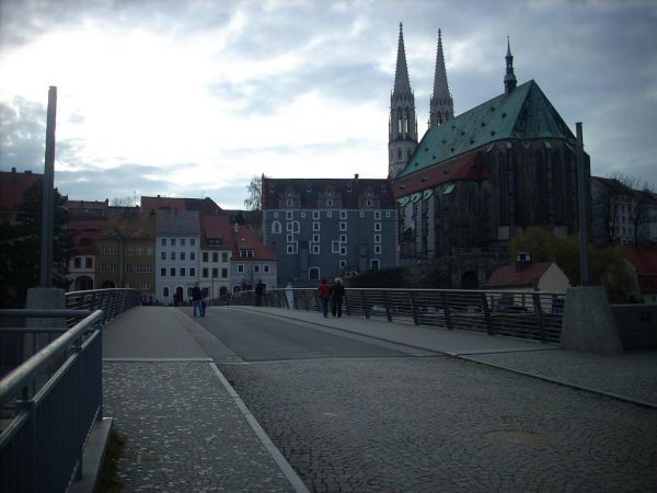 Most Staromiejski. Widok na starówkę w Goerlitz od strony Zgorzelca