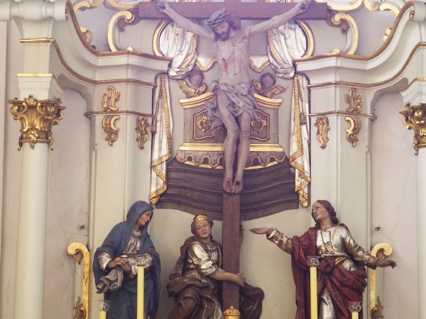 ołtarz boczny - w jednej z kaplic bazyliki.