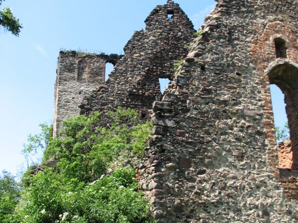 Ruiny średniowiecznego kościoła