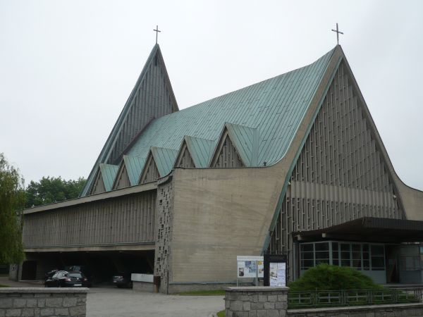 Kalisz posiada wiele kościołów zabytkowych ale także nowych,współczesnych o ciekawej architekturze oto jeden z nich kościół p.Opaczności Bożej.