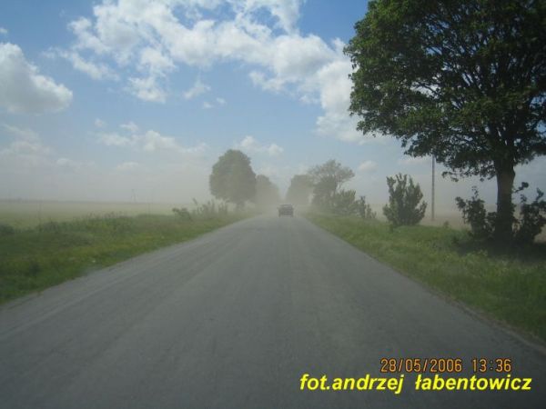 BYŁ  DESZCZ,  TĘCZA  A  TO  BURZA  PIASKOWA