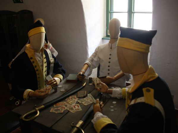 ...ten po lewej ma asa w rękawie, no ale to oficjery - to jakoś tą grę rozstrzygną... przewodnik - p. Leszek twierdził, że krzywdy sobie nie zrobią, polecamy te