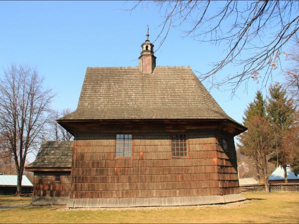 Rewniany kościół konstrukcji zrębowej pw. św. Sebastiana, wzniesiony w roku 1737. W roku 1980 był gruntownie odnawiany z całkowitą wymianą gontów.