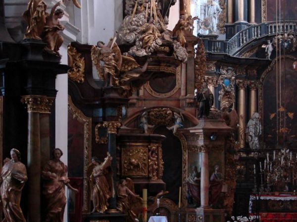 WNĘTRZE  KOŚCIOŁA