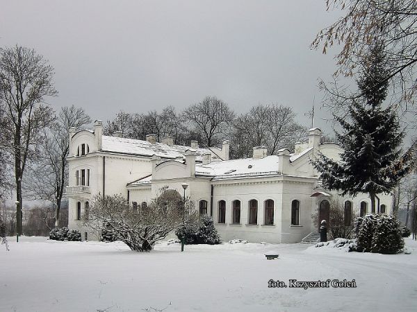 Kraczewice. Pałac wybudowany w latach 1912 - 1914 przez niemiecką rodzinę Gerliczów. Foto. Krzysztof Goleń