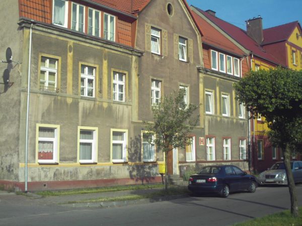 Ulica Targowa.
Przedwojenna kamienica.