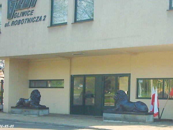 W zabudowaniach XIXwiecznej huty "Gliwice" jest firma GZUT  mieści się tam Odlewnia oraz Muzeum Odlewów Artystycznych- ul. Robotnicza/Wincentego Pola.