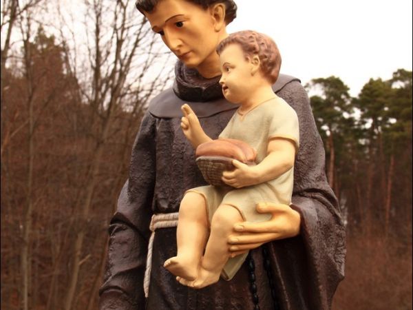 Drewniana , parafialna cerkiew greckokatolicka p.w. Narodzenia NMP w Mołodyczu. Obecnie filialny kościół rzymskokatolicki