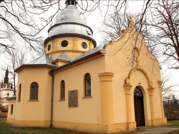 Cerkiew greckokatolicka p.w. Wniebowzięcia Matki Boskiej w Dubiecku . Została zbudowana w 1927, na miejscu wcześniejszej, drewnianej cerkwi z 1774 r. W latach 9