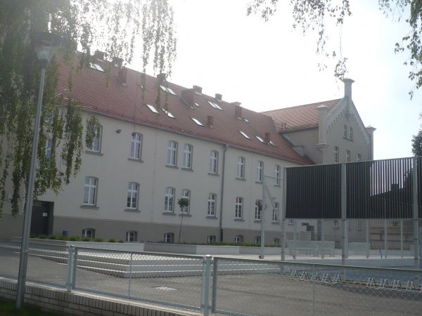 To drugi  budynek dawnych  koszarów obecnie  Zespół Szkól Zawodowych