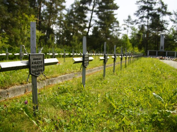 Osuchy-cmentarz  partyzantów Batalionów Chłopskich i Armii Krajowej