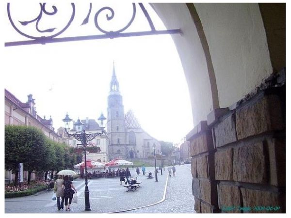 Rynek, po lewej Ratusz, w głębi kościół z lat 1482-92, przebud. 1642.